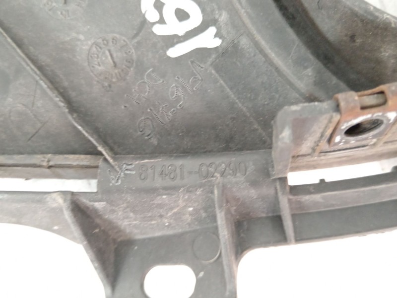 Recambio de rejilla paragolpes derecha para toyota auris (_e18_) 1.4 d-4d (nde180_) referencia OEM IAM 8148102290  