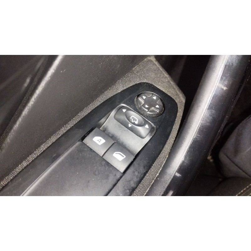 Recambio de mando elevalunas delantero izquierdo para peugeot 208 i (ca_, cc_) 1.2 puretech 82 referencia OEM IAM   