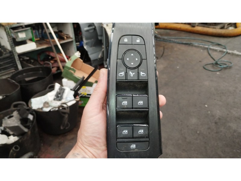 Recambio de mando elevalunas delantero izquierdo para nissan qashqai iii (j12) 1.3 dig-t referencia OEM IAM 254016UB3A  