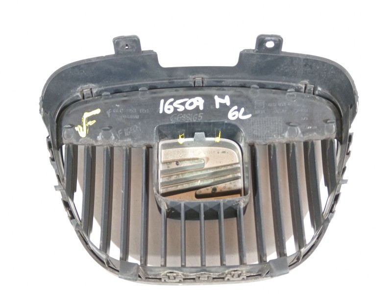 Recambio de rejilla delantera para seat ibiza iii (6l1) 1.9 sdi referencia OEM IAM 6L0853651 6L0853654 6L0853679