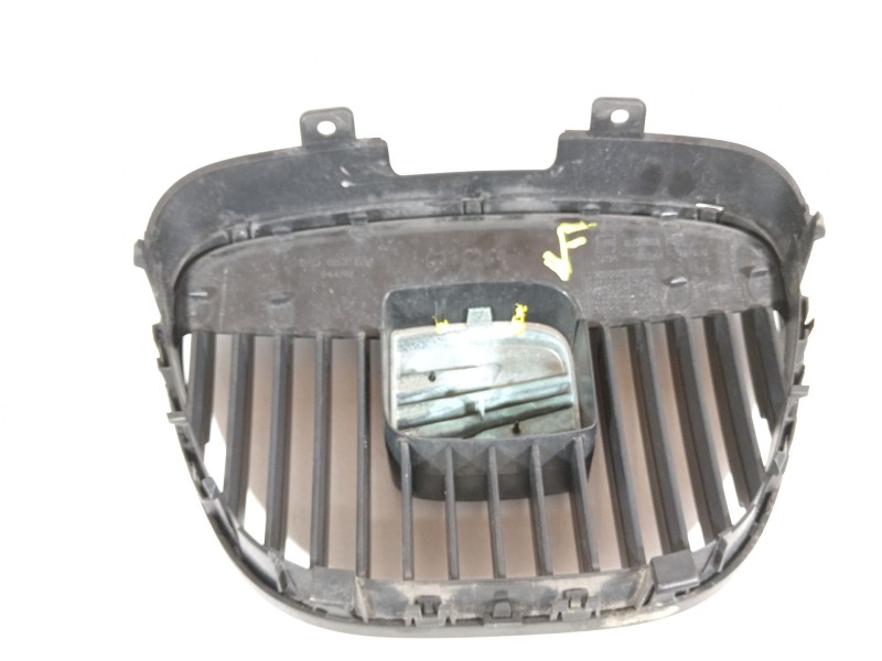 Recambio de rejilla delantera para seat ibiza iii (6l1) 1.9 sdi referencia OEM IAM 6L0853651 6L0853654 6L0853679