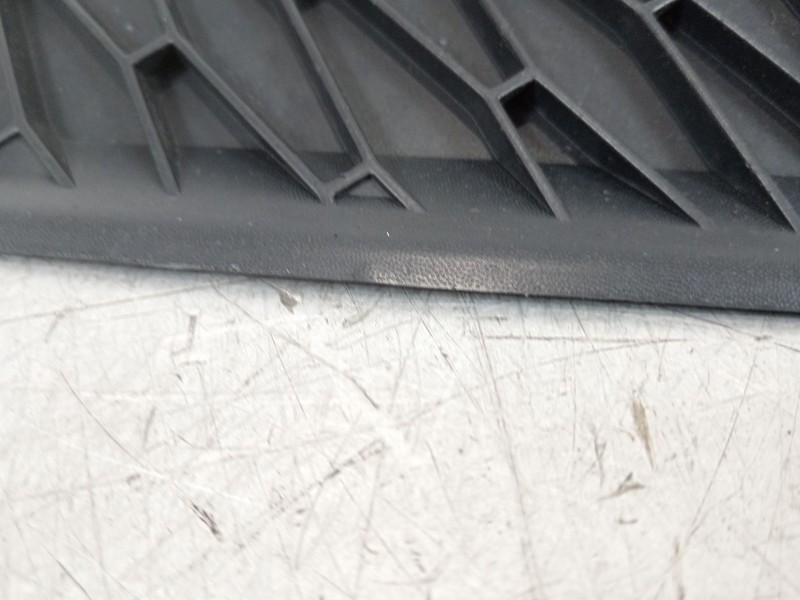 Recambio de rejilla paragolpes izquierda para seat altea (5p1) 2.0 tdi 16v referencia OEM IAM 5P9853665A  
