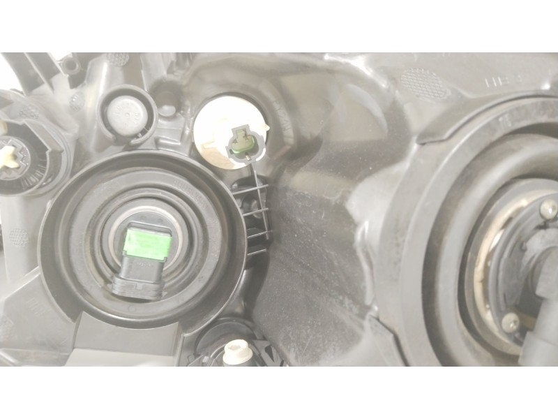 Recambio de faro derecho para toyota auris (_e15_) 1.4 d-4d (nde150_) referencia OEM IAM 8111002A40 89903723 89903691