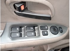 Recambio de mando elevalunas delantero izquierdo para kia carens iii monospace (un) 2.0 crdi 140 referencia OEM IAM 935701D1010G