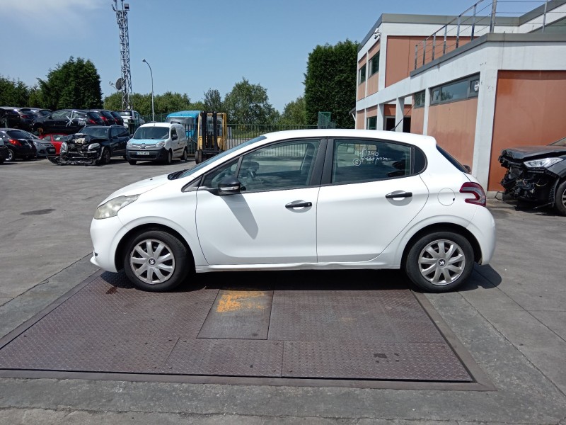 peugeot 208 i (ca_, cc_) del año 2013