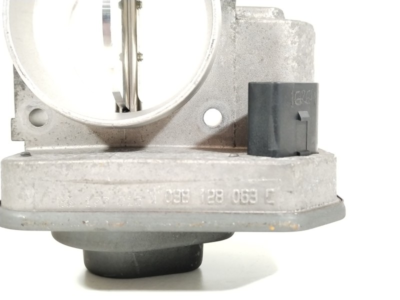 Recambio de caja mariposa para seat ibiza iii (6l1) 1.9 sdi referencia OEM IAM 038128063C  
