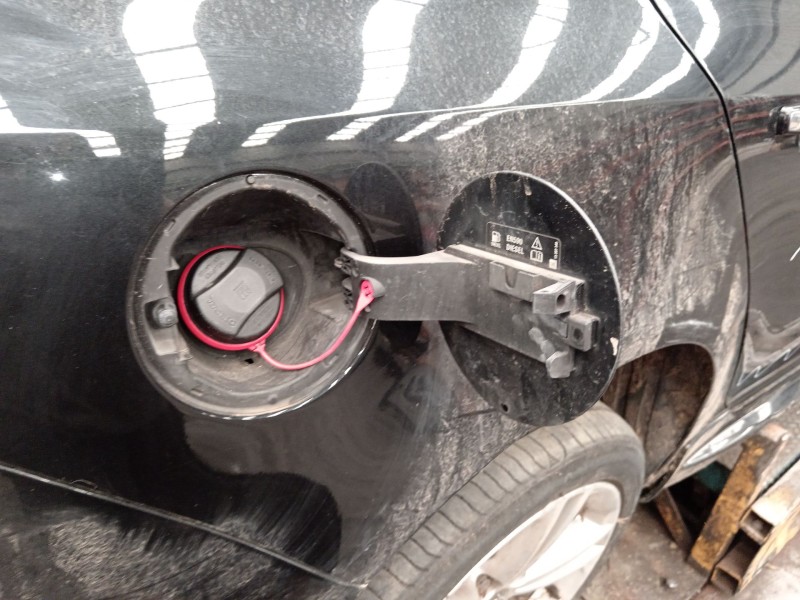 Recambio de tapa exterior combustible para opel insignia a sports tourer (g09) 2.0 cdti (35) referencia OEM IAM 39077237  