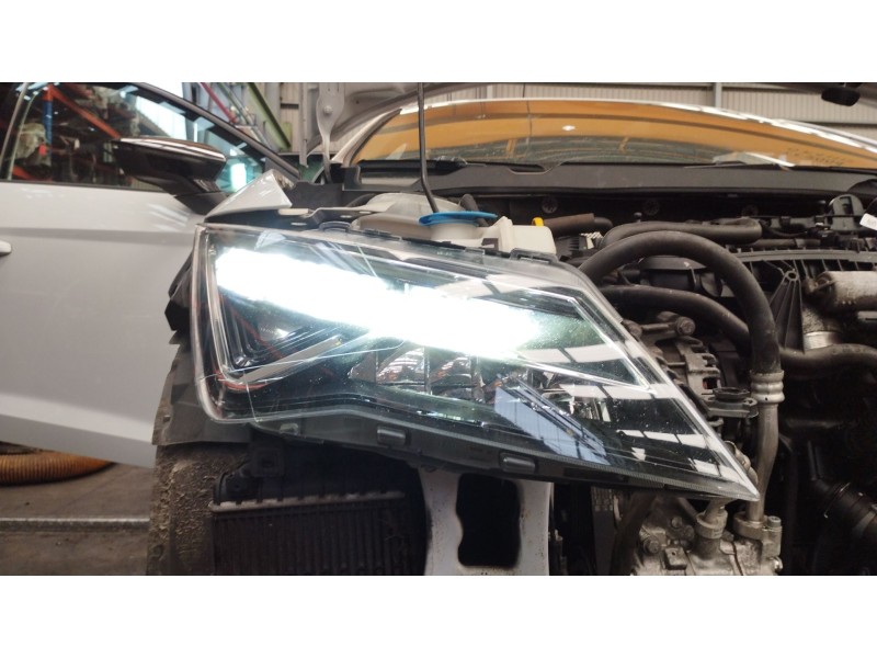 Recambio de faro derecho para seat leon st (5f8) 2.0 cupra referencia OEM IAM 5F1941008L 90100840 7P5941591AJ