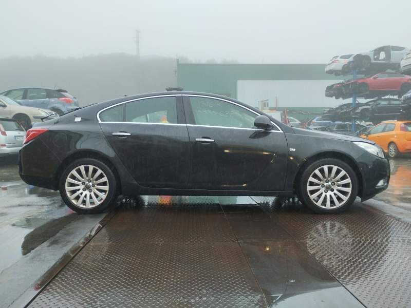 opel insignia berlina del año 2010