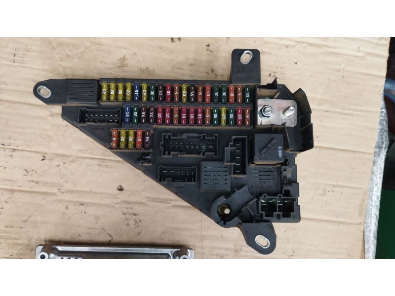 Recambio de caja reles / fusibles para bmw 5 (e60) 530 d referencia OEM IAM 6906618 S189S6040 6906619