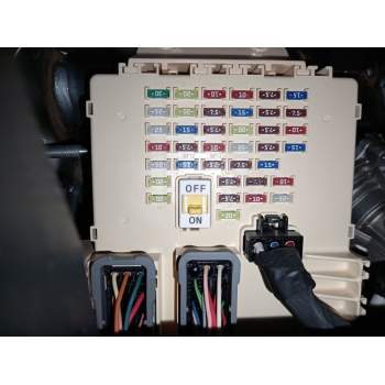 CAJA RELES / FUSIBLES 91950A2130 