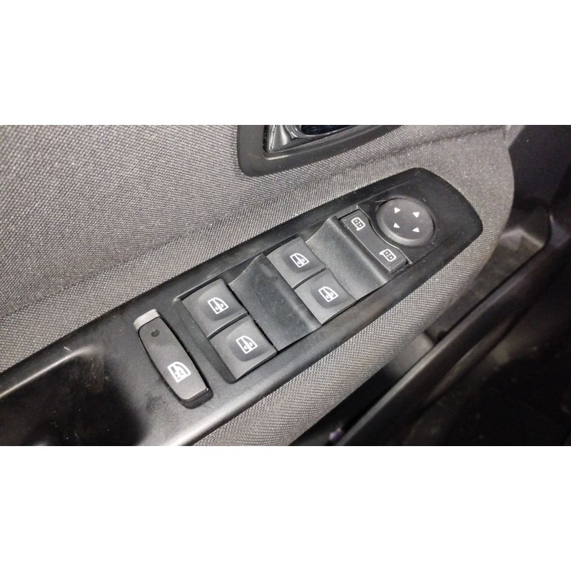 Recambio de mando elevalunas delantero izquierdo para renault scénic iii (jz0/1_) 1.2 tce referencia OEM IAM   