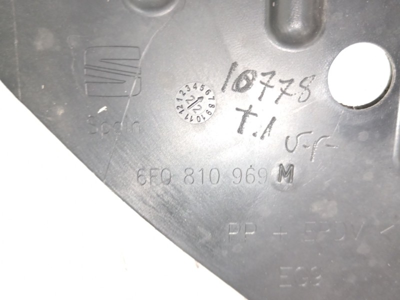 Recambio de paso de rueda trasero izquierdo para seat ibiza (kj1) fr referencia OEM IAM 6F0810969  