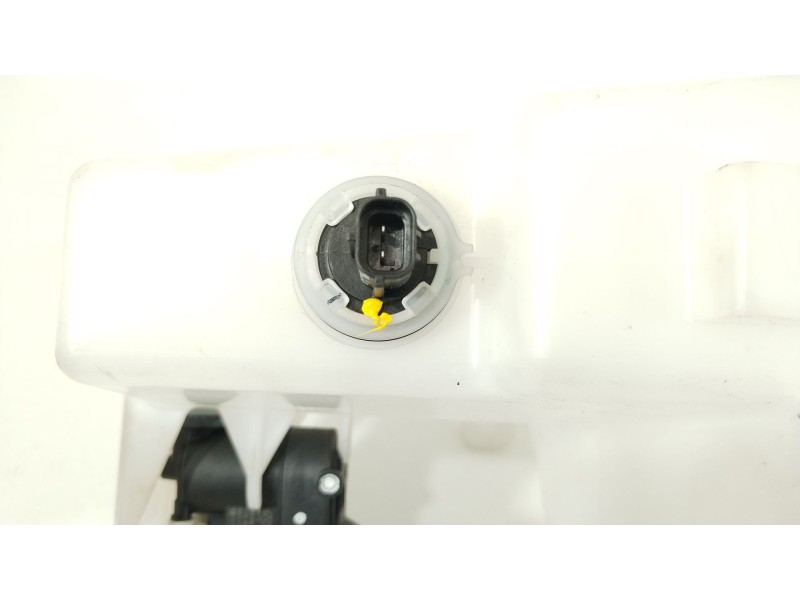 Recambio de deposito limpia para kia sorento () referencia OEM IAM 98610P2500 98611P2600 985102W500