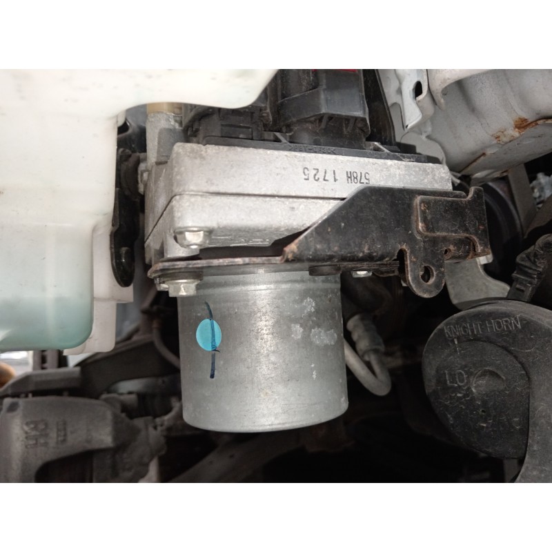 Recambio de bomba direccion para mazda 3 lim. (bl) 1.6 16v cat referencia OEM IAM BFD132600 118010396 Q3150984