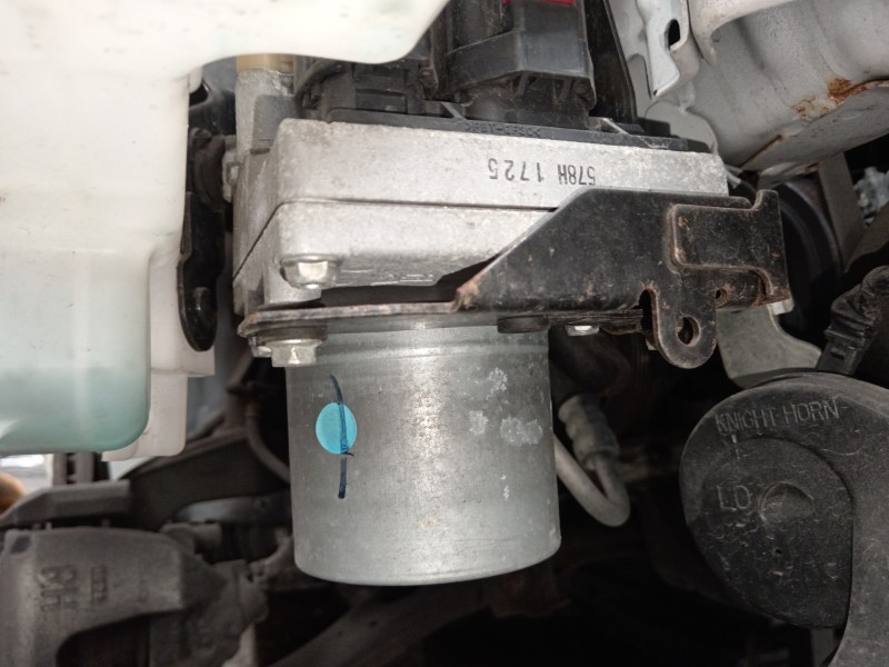 Recambio de bomba direccion para mazda 3 lim. (bl) 1.6 16v cat referencia OEM IAM BFD132600 118010396 Q3150984
