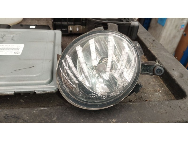 Recambio de faro antiniebla derecho para seat leon (1p1) 1.6 tdi referencia OEM IAM 16860802R  