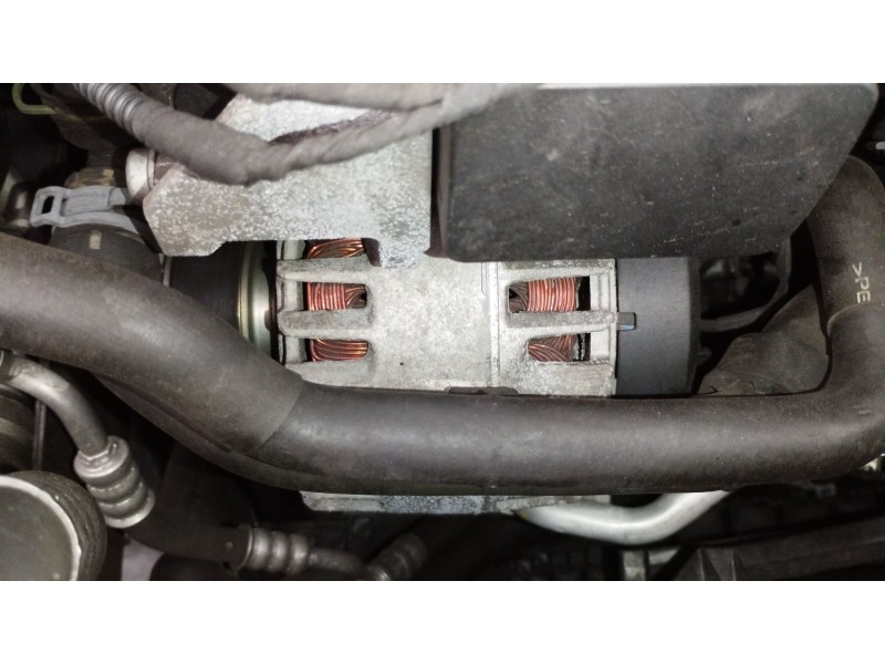 Recambio de alternador para seat leon (1p1) 1.6 tdi referencia OEM IAM 03L903023F  