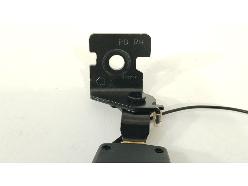 Recambio de enganche cinturon trasero derecho para hyundai i30 (pde, pd, pden) 1.5 referencia OEM IAM 89840G4000  