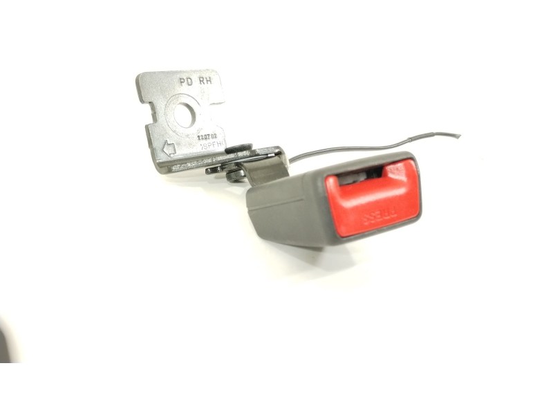 Recambio de enganche cinturon trasero derecho para hyundai i30 (pde, pd, pden) 1.5 referencia OEM IAM 89840G4000  