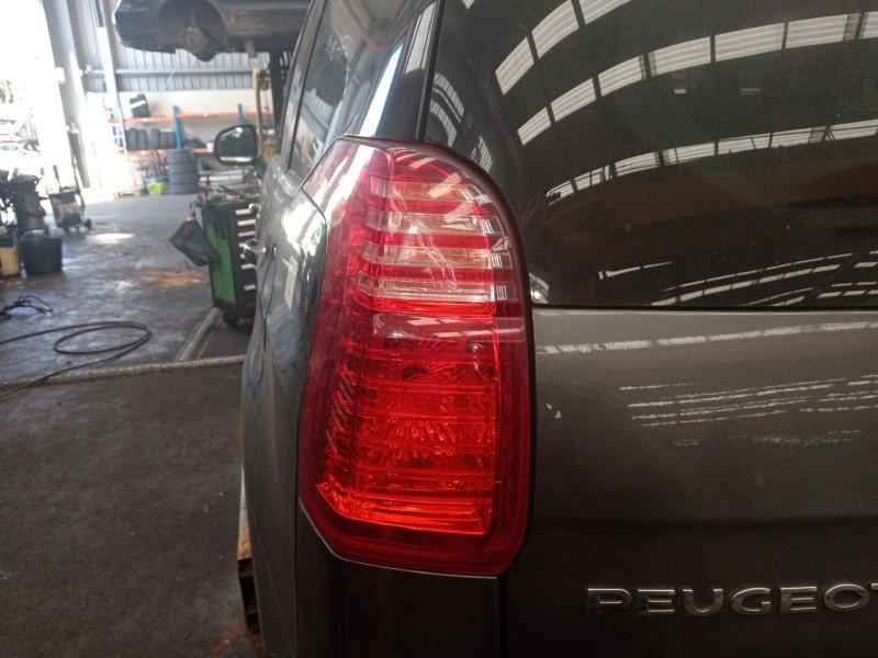 Recambio de piloto trasero izquierdo para peugeot 5008 (0u_, 0e_) 1.6 hdi referencia OEM IAM   