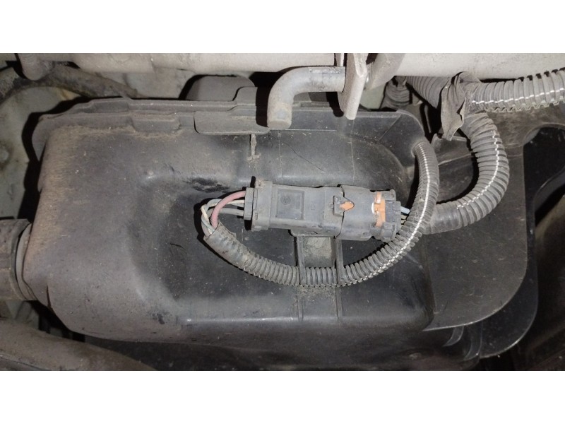 Recambio de deposito adblue para peugeot partner tepee 1.6 bluehdi 100 referencia OEM IAM P1001539 1682619880 