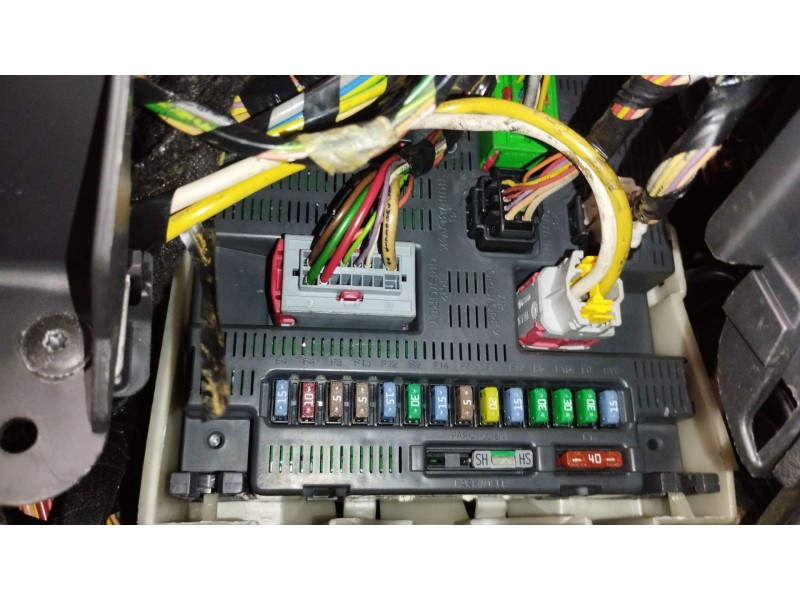 Recambio de caja reles / fusibles para peugeot 207/207+ (wa_, wc_) 1.4 16v referencia OEM IAM 9663798280  