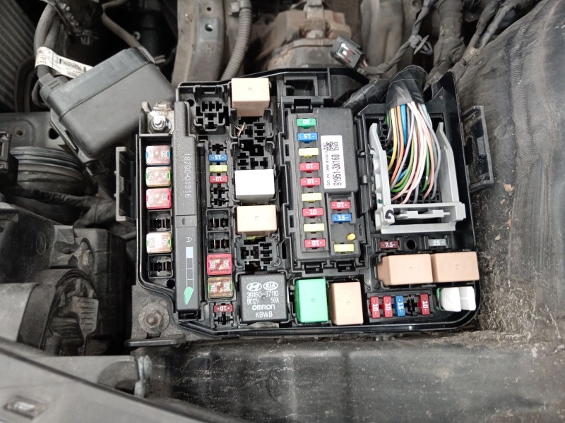 Recambio de caja reles / fusibles para hyundai i30 (gd) 1.4 crdi referencia OEM IAM 919513X160  