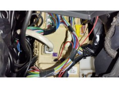 Recambio de caja reles / fusibles para toyota auris hybrid active referencia OEM IAM 8273012X70A  63583366