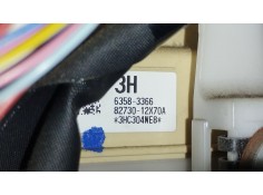 Recambio de caja reles / fusibles para toyota auris hybrid active referencia OEM IAM 8273012X70A  63583366 2