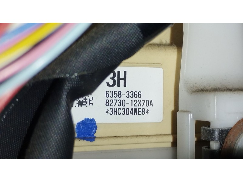 Recambio de caja reles / fusibles para toyota auris hybrid active referencia OEM IAM 8273012X70A  63583366