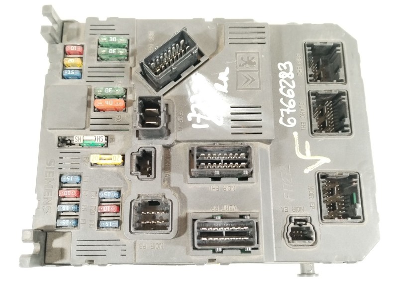 Recambio de caja reles / fusibles para citroën c3 i (fc_, fn_) 1.4 i referencia OEM IAM 658077  