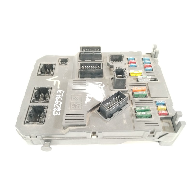 Recambio de caja reles / fusibles para citroën c3 i (fc_, fn_) 1.4 i referencia OEM IAM 658077  