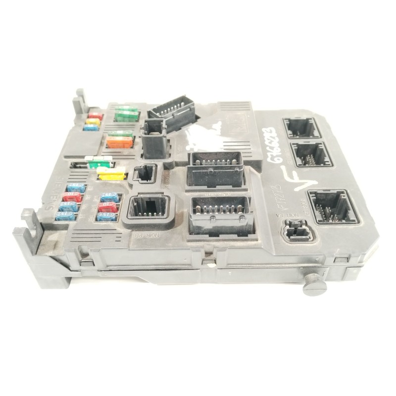 Recambio de caja reles / fusibles para citroën c3 i (fc_, fn_) 1.4 i referencia OEM IAM 658077  