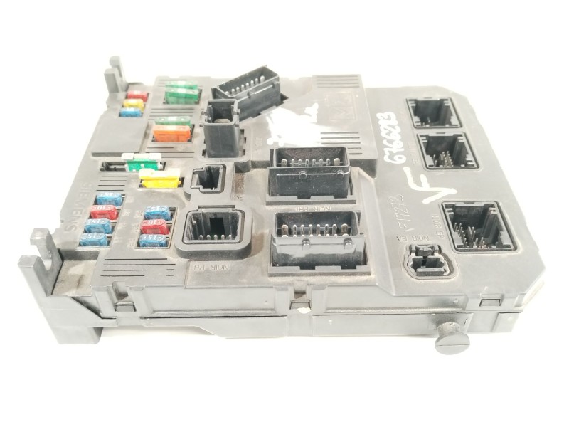 Recambio de caja reles / fusibles para citroën c3 i (fc_, fn_) 1.4 i referencia OEM IAM 658077  