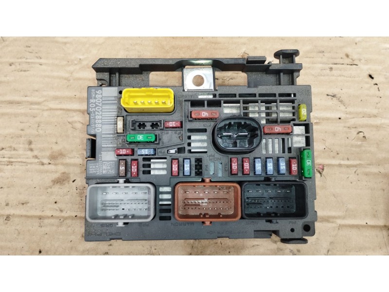 Recambio de caja reles / fusibles para peugeot partner furgoneta/monovolumen 1.6 hdi referencia OEM IAM 9807028880  