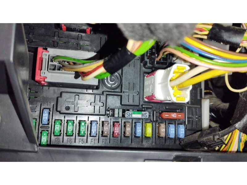 Recambio de caja reles / fusibles para peugeot partner furgoneta/monovolumen 1.6 hdi referencia OEM IAM 9812189480  