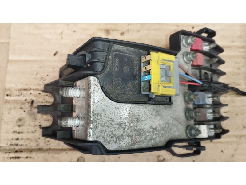 Recambio de caja reles / fusibles para peugeot partner furgoneta/monovolumen 1.6 hdi referencia OEM IAM 9812078180  