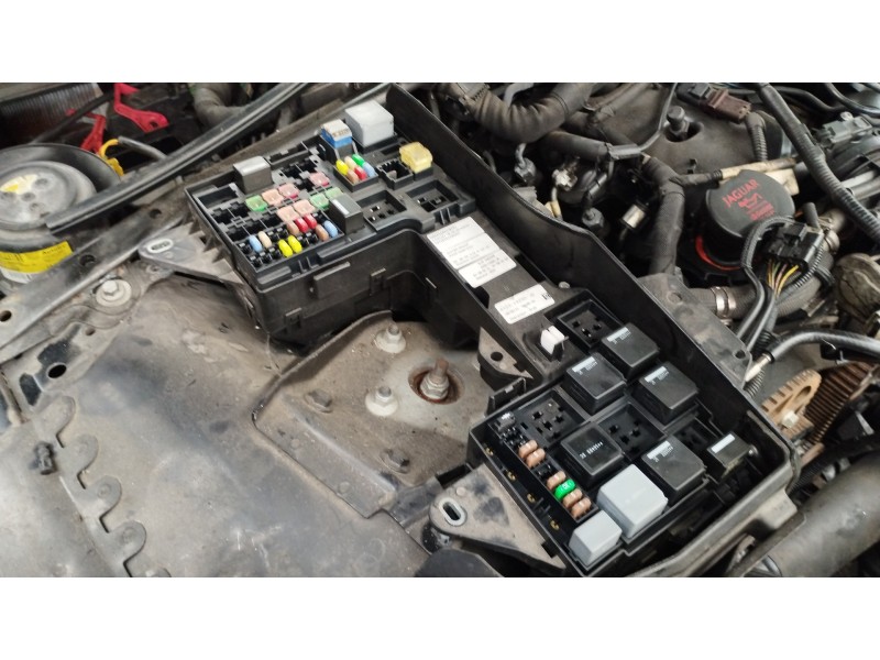 Recambio de caja reles / fusibles para jaguar xf 3.0 v6 diesel luxury referencia OEM IAM AX2314290JB  