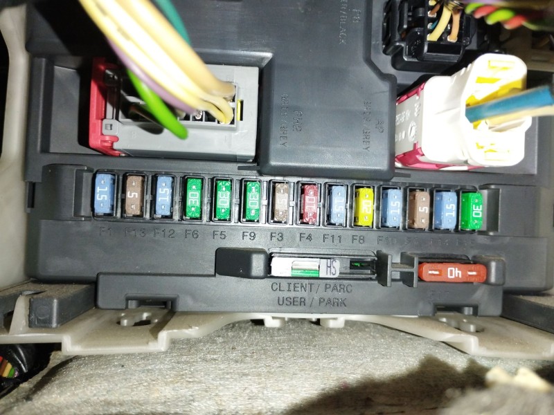 Recambio de caja reles / fusibles para citroën c3 ii (sc_) 1.2 vti 82 referencia OEM IAM 9666952180  