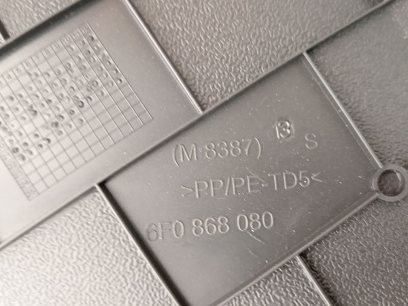 Recambio de guarnecido puerta delantera derecha para seat ibiza (kj1) fr referencia OEM IAM 6F0868080  