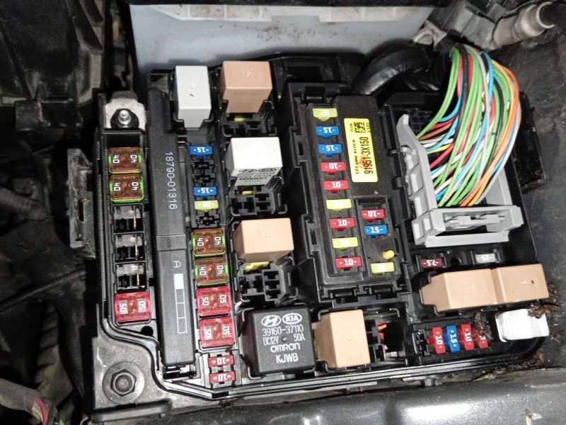 Recambio de caja reles / fusibles para kia cee´d (jd) 1.6 crdi 136 referencia OEM IAM 919513X150  