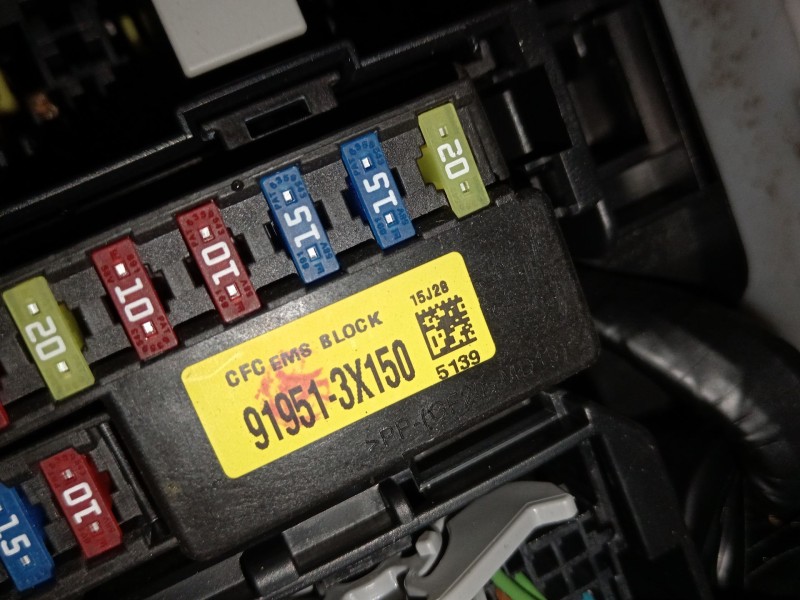 Recambio de caja reles / fusibles para kia cee´d (jd) 1.6 crdi 136 referencia OEM IAM 919513X150  