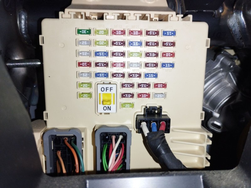 Recambio de caja reles / fusibles para kia cee´d (jd) 1.4 cvvt referencia OEM IAM 91950A2011  
