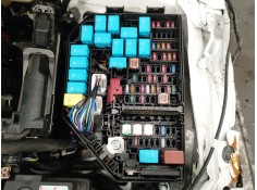 Recambio de caja reles / fusibles para toyota corolla sedán (_e21_) 1.8 vvti hybrid (zwe211, mzea12) referencia OEM IAM 82111FEL