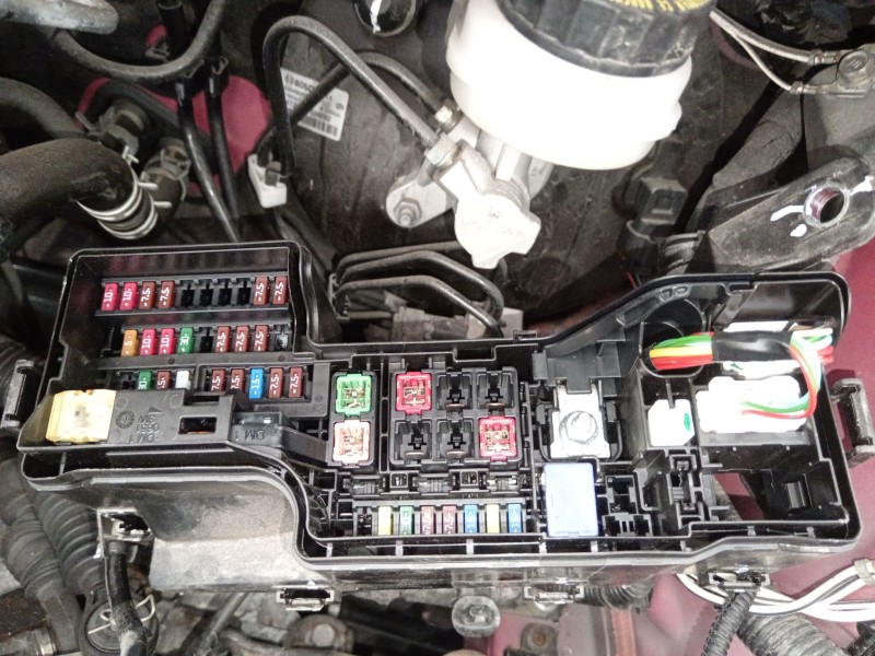 Recambio de caja reles / fusibles para peugeot 108 1.0 vti 72 referencia OEM IAM 821110HU70B  
