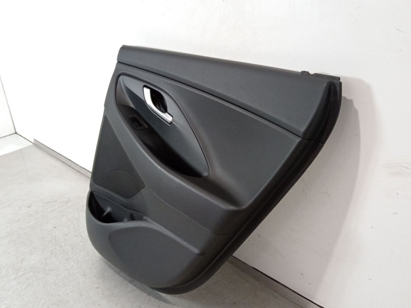 Recambio de guarnecido puerta trasera derecha para hyundai i30 (pde, pd, pden) 1.5 referencia OEM IAM 83302G4010  