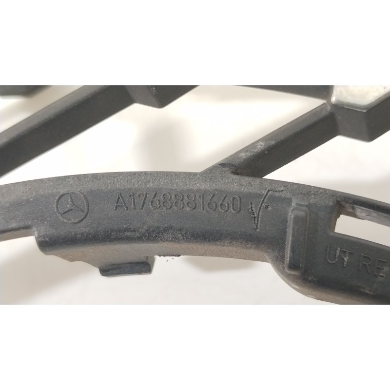 Recambio de rejilla delantera para mercedes-benz clase a (w176) a 200 (176.043) referencia OEM IAM A1768881660 11279981 
