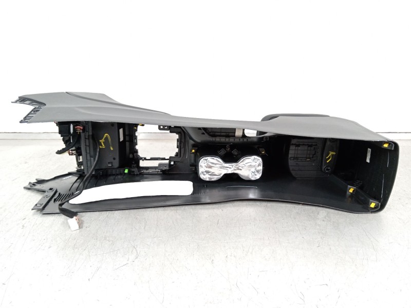 Recambio de consola central para hyundai i30 (pde, pd, pden) 1.5 referencia OEM IAM 84670G4000  