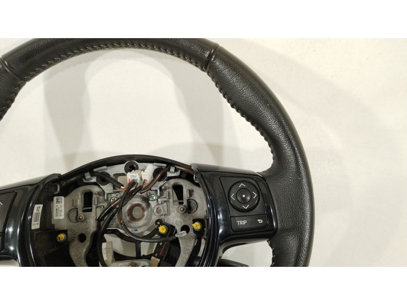 Recambio de volante para toyota yaris (_p13_) 1.5 hybrid (nhp130_) referencia OEM IAM 451000D 451020D30 